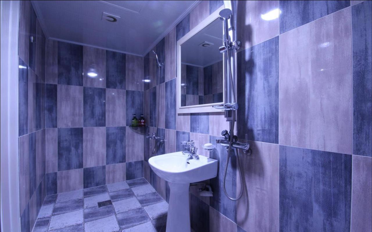 Hotel 9St Traveltel à Busan Extérieur photo